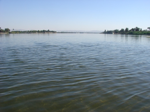 Normally the Nile would be dotted with motorboats and felucca's taking Egyptians and visitors along the river.